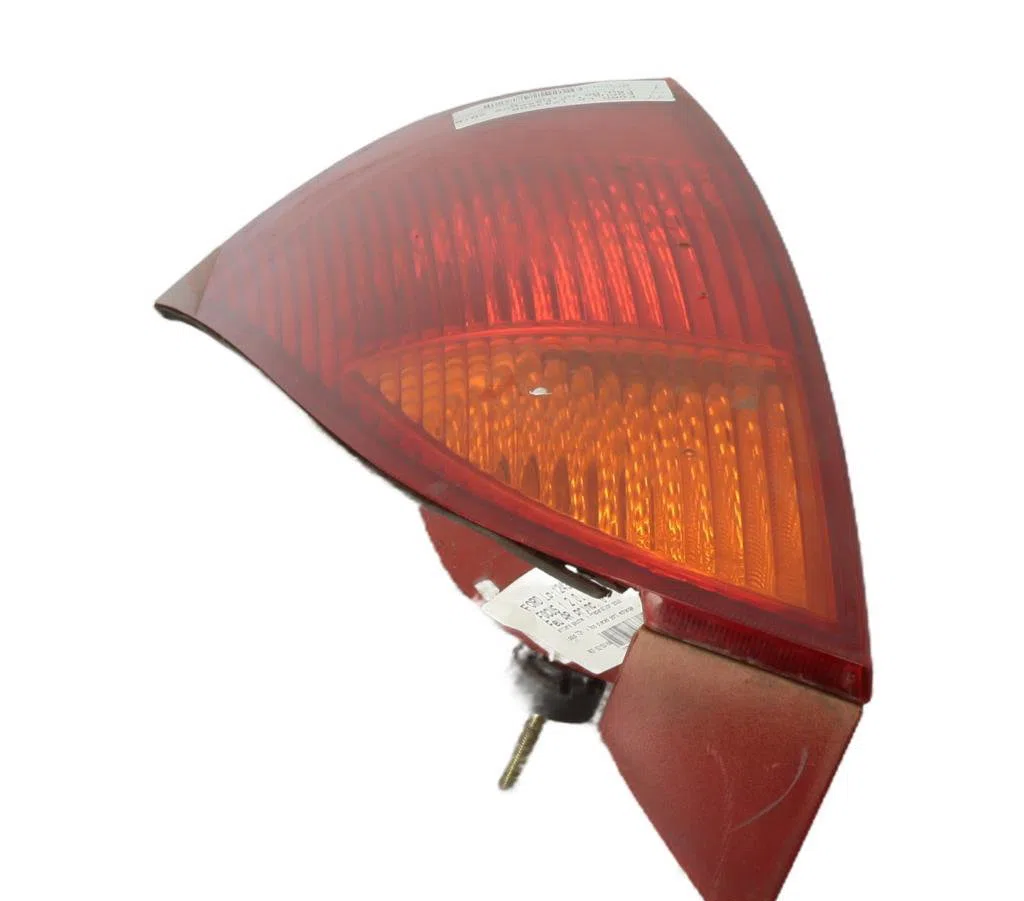 Feu arrière gauche Ford FOCUS I (DAW, DBW) 2.0 16v (1998-2004) occasion