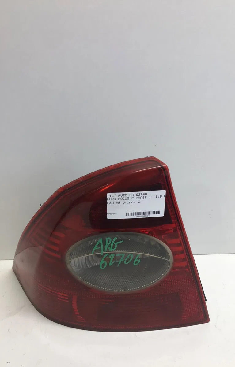 Feu arrière gauche Ford FOCUS II A trois volumes (DB_, FCH, DH) 1.8 tdci (2005-2012) occasion