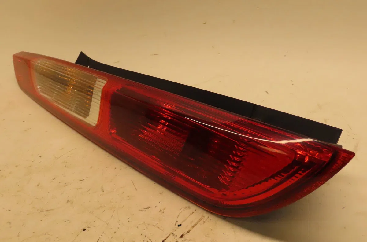 Feu arrière gauche Ford FOCUS II (DA_, HCP, DP) 1.8 tdci (2005-2012) occasion