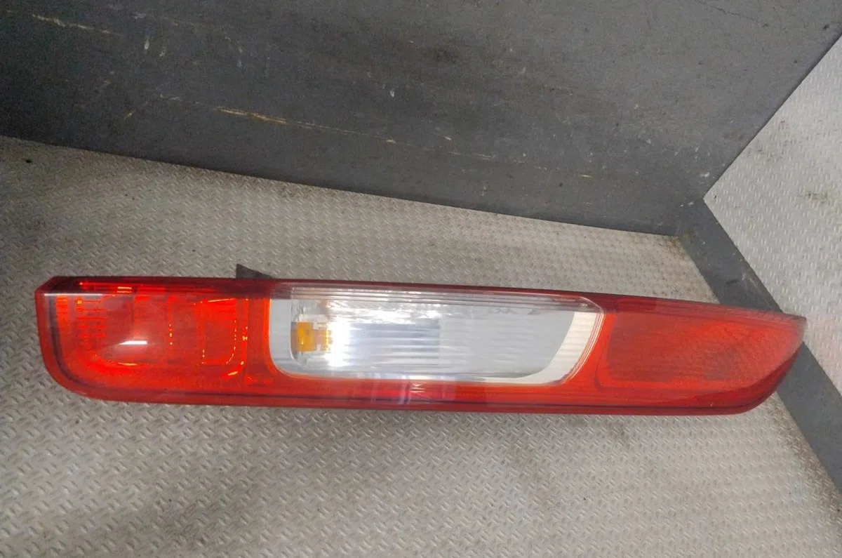Feu arrière gauche Ford FOCUS II (DA_, HCP, DP) 1.8 tdci (2005-2012) occasion