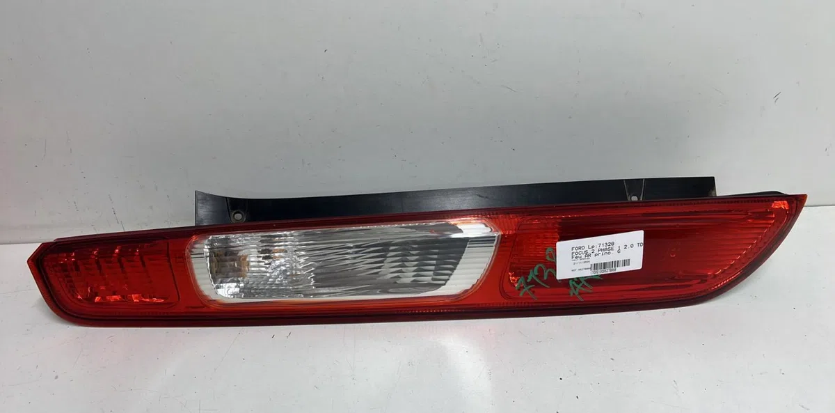 Feu arrière gauche Ford FOCUS II (DA_, HCP, DP) 2.0 tdci (2004-2008) occasion
