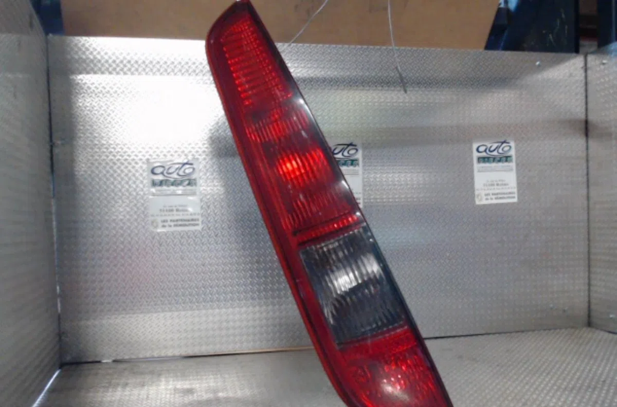 Feu arrière gauche Ford FOCUS II Turnier (DA_, FFS, DS) 1.6 tdci (2004-2012) occasion