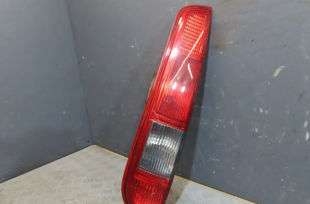Feu arrière gauche Ford FOCUS II Turnier (DA_, FFS, DS) 1.8 tdci (2004-2012) occasion