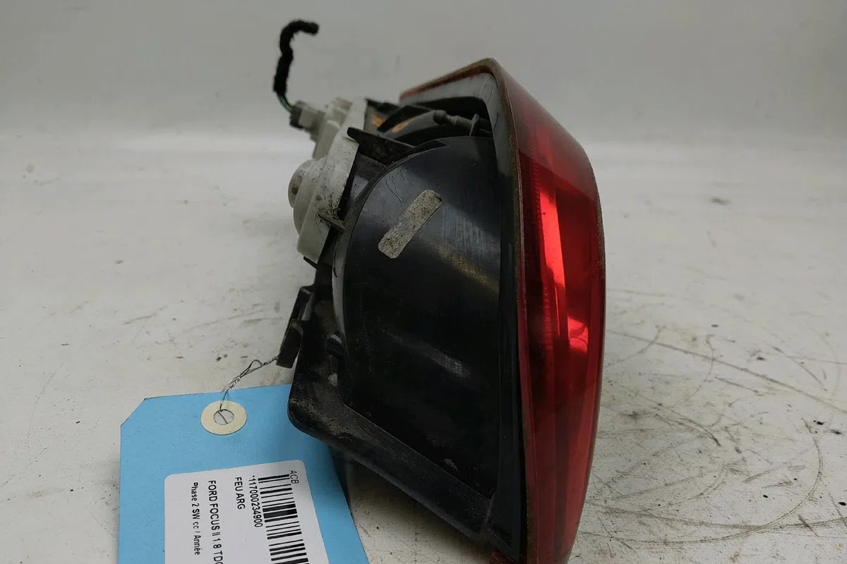 Feu arrière gauche Ford FOCUS II Turnier (DA_, FFS, DS) 1.8 tdci (2004-2012) occasion