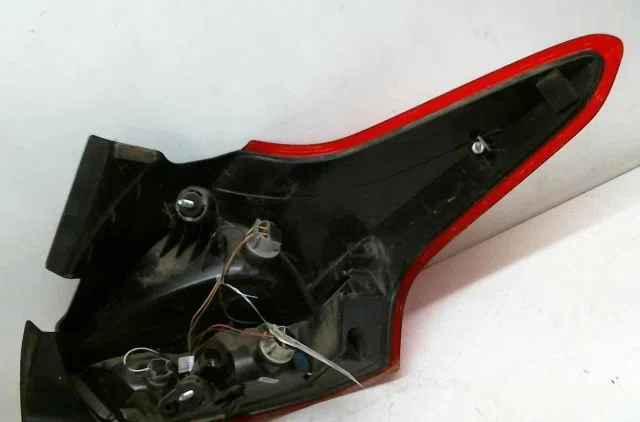 Feu arrière gauche Ford FOCUS III 1.5 tdci (2014-2017) occasion