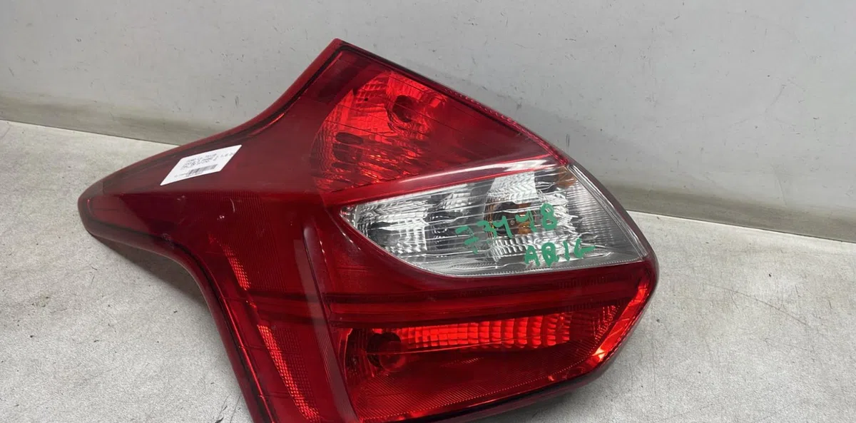Feu arrière gauche Ford FOCUS III 1.6 tdci (2010-2017) occasion