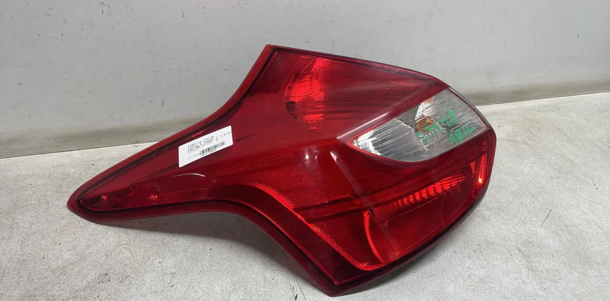 Feu arrière gauche Ford FOCUS III 1.6 tdci (2010-2017) occasion