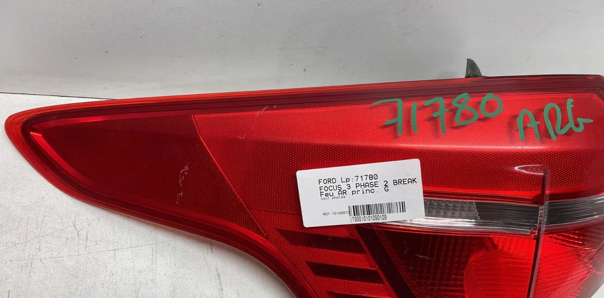 Feu arrière gauche Ford FOCUS III Turnier 1.5 tdci (2014) occasion