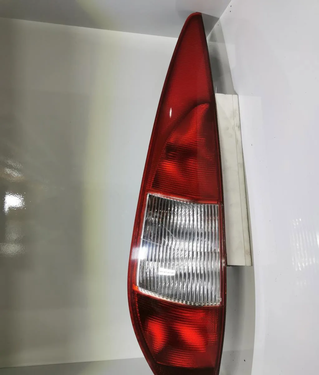 Feu arrière gauche FORD MONDEO 2 BREAK occasion