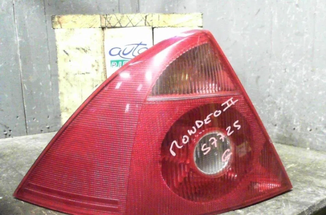 Feu arrière gauche FORD MONDEO 2  MONDEO 2 occasion