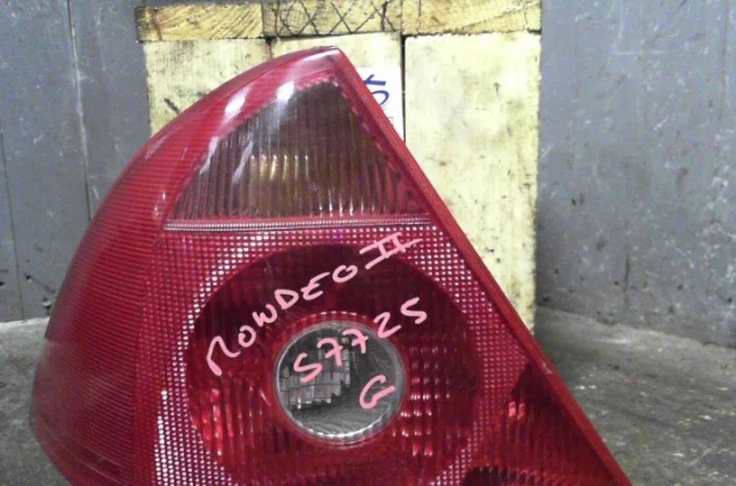Feu arrière gauche FORD MONDEO 2  MONDEO 2 occasion