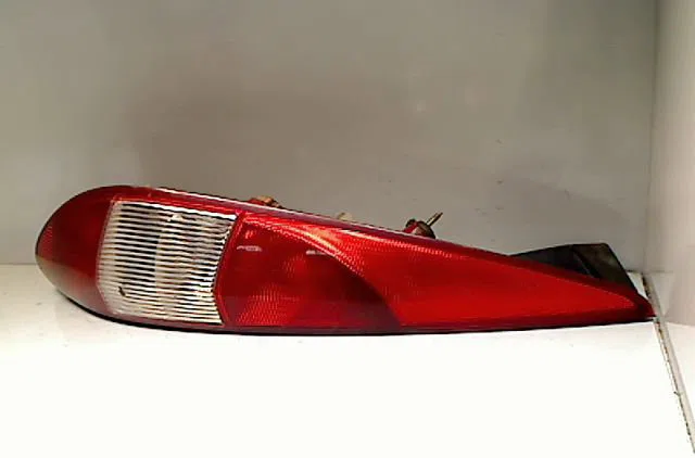 Feu arrière gauche FORD MONDEO II  2.0 TDCI 115ch occasion