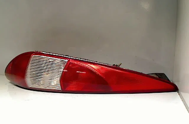 Feu arrière gauche FORD MONDEO II  2.0 TDCI 115ch occasion