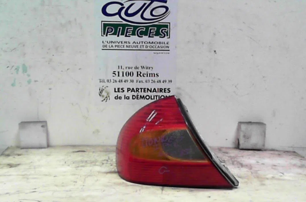 Feu arrière gauche Ford MONDEO II (BAP) 1.8 i (1996-2000) occasion