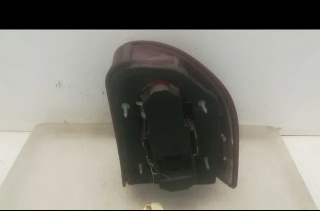 Feu arrière gauche Ford MONDEO II Clipper (BNP) 1.8 td (1996-2000) occasion