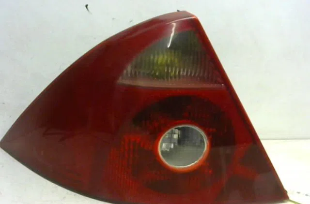 Feu arrière gauche Ford MONDEO III A trois volumes (B4Y) 2.0 16v (2000-2007) occasion