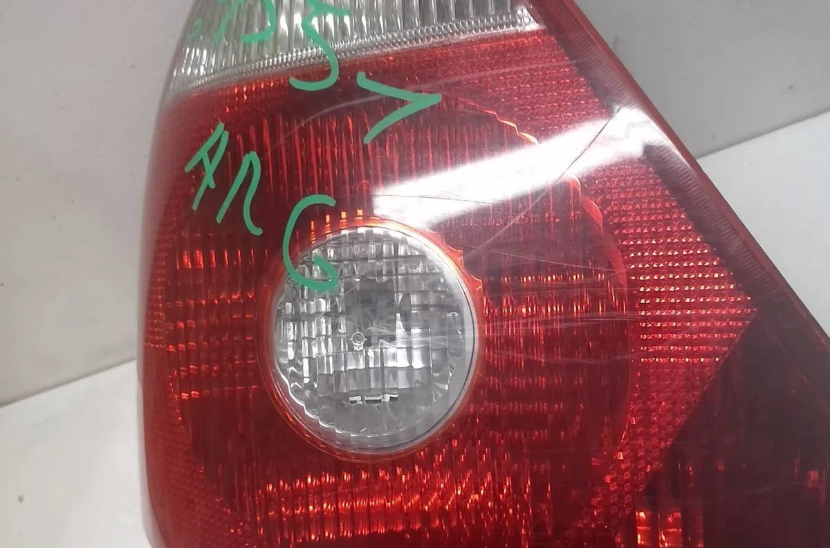 Feu arrière gauche Ford MONDEO III (B5Y) 2.0 16v tddi - tdci (2000-2007) 5 portes occasion