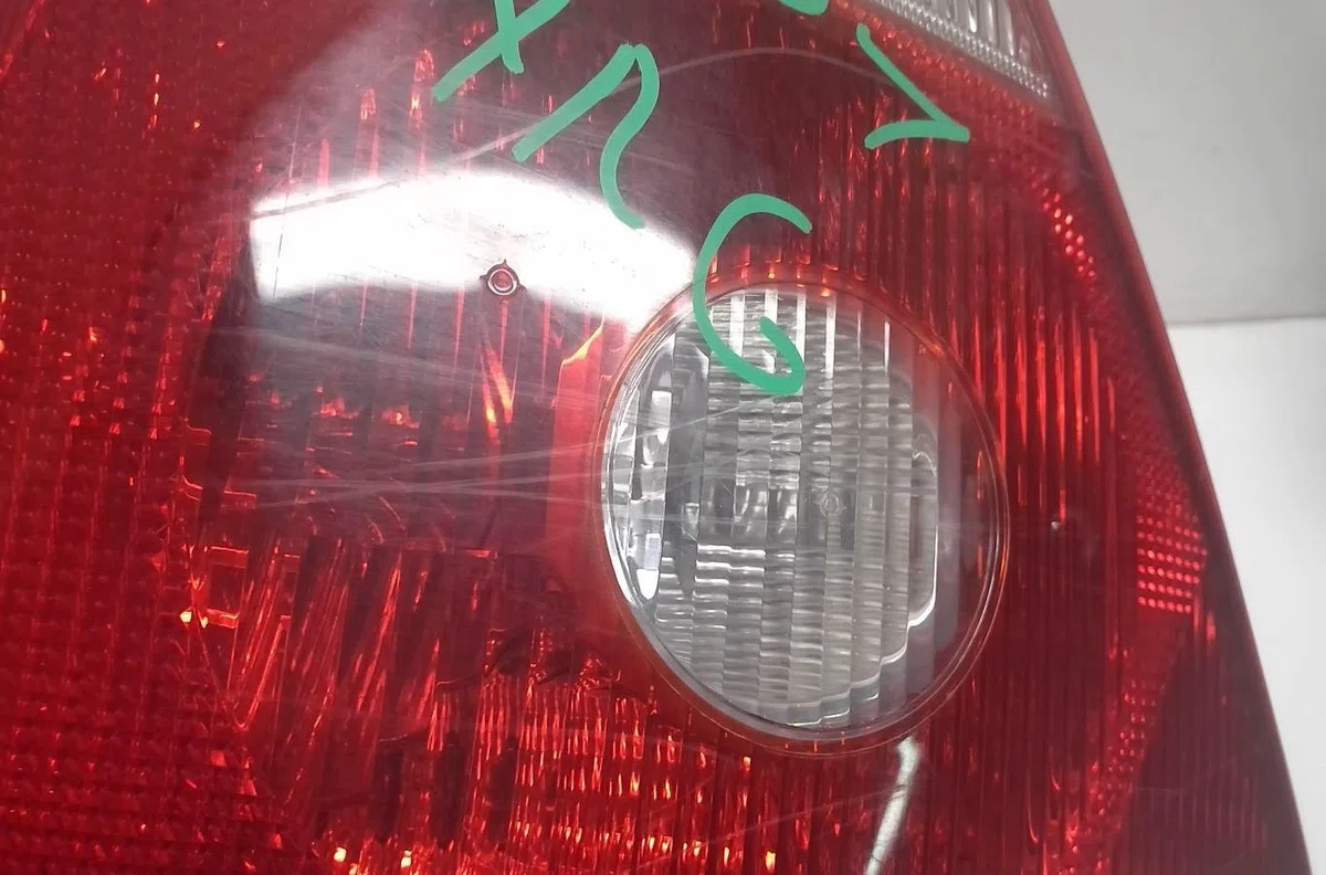 Feu arrière gauche Ford MONDEO III (B5Y) 2.0 16v tddi - tdci (2000-2007) 5 portes occasion