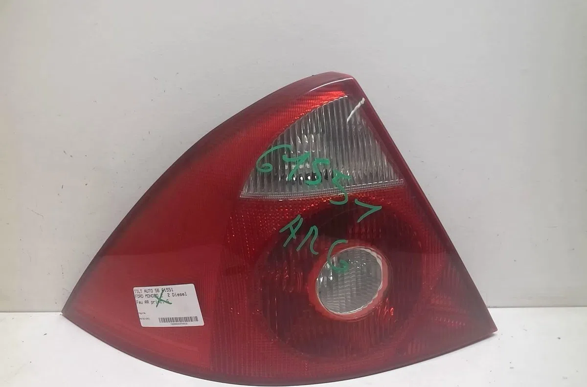 Feu arrière gauche Ford MONDEO III (B5Y) 2.0 16v tddi - tdci (2000-2007) 5 portes occasion