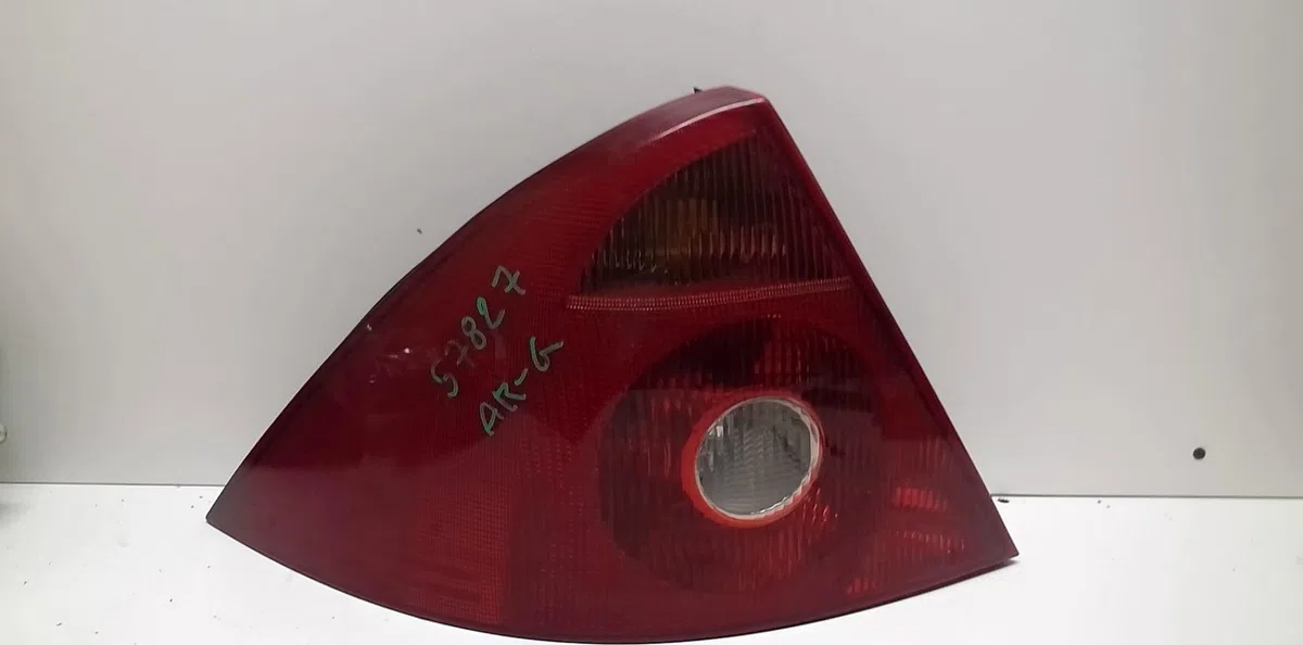 Feu arrière gauche Ford MONDEO III (B5Y) 2.0 16v tddi - tdci (2000-2007) 5 portes occasion