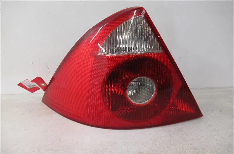 Feu arrière gauche Ford MONDEO III (B5Y) 2.0 tdci (2001-2007) 5 portes occasion