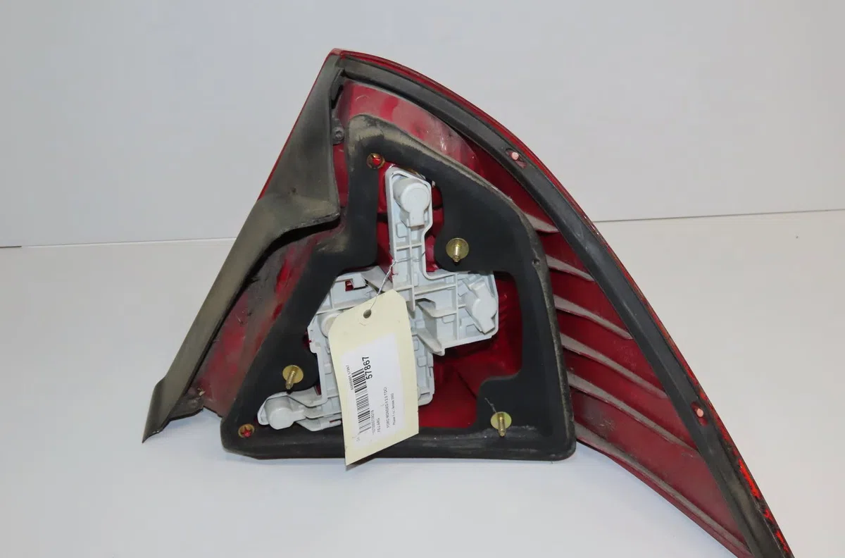 Feu arrière gauche Ford MONDEO III (B5Y) 2.0 tdci (2001-2007) 5 portes occasion