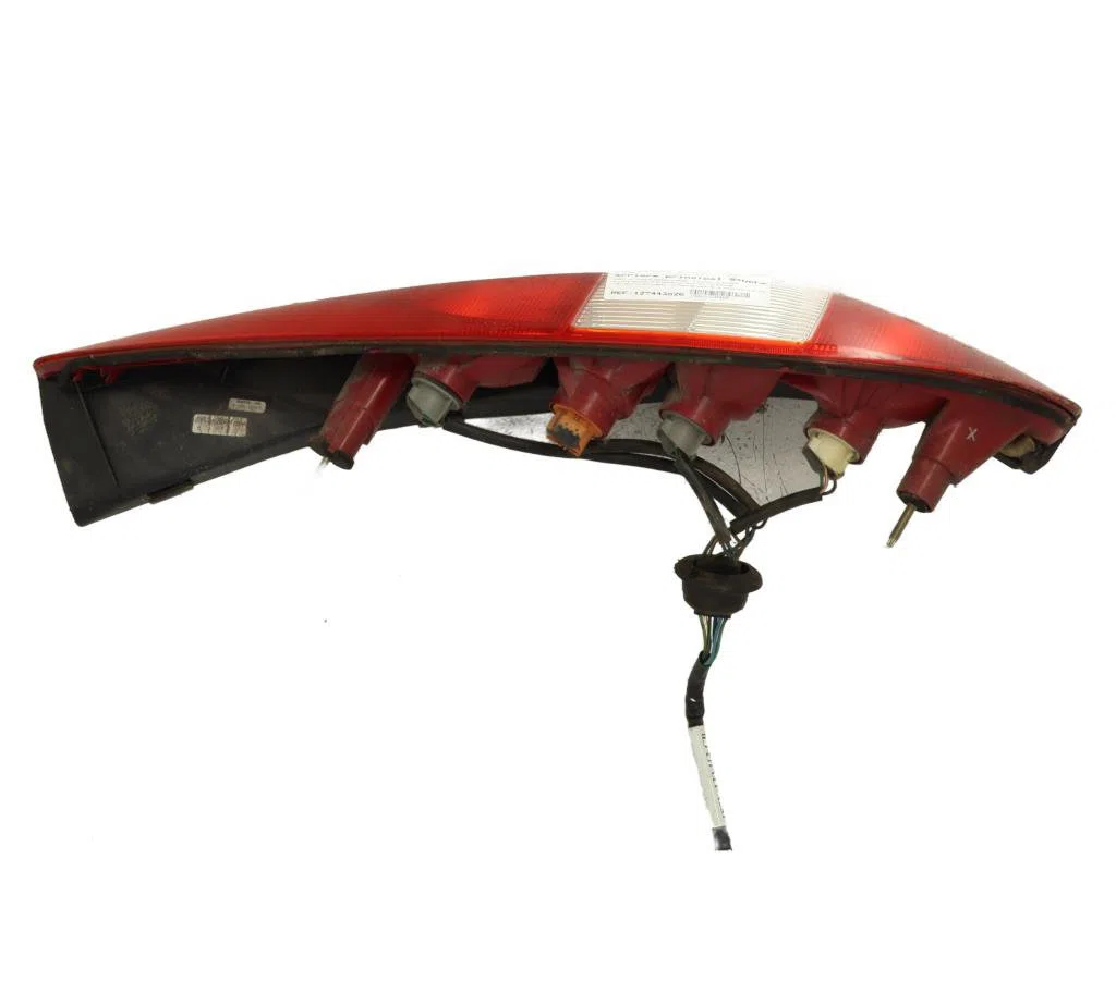Feu arrière gauche Ford MONDEO III Clipper (BWY) 2.0 tdci (2001-2007) occasion