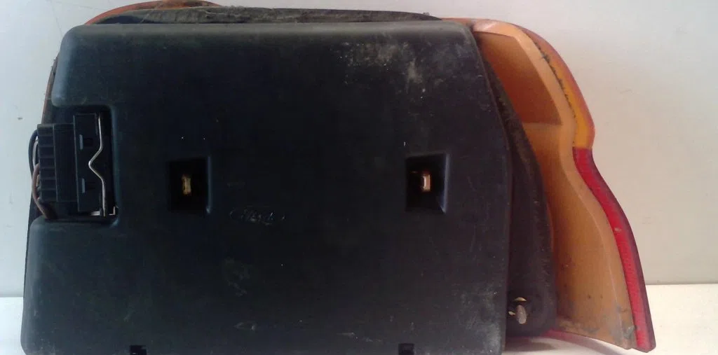 Feu arrière gauche Ford ORION III (GAL) 1.4 (1990-1993) occasion