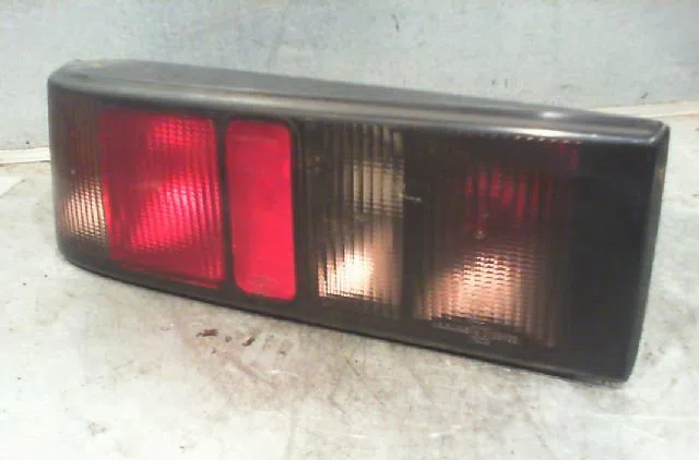 Feu arrière gauche FORD SIERRA 1991 occasion