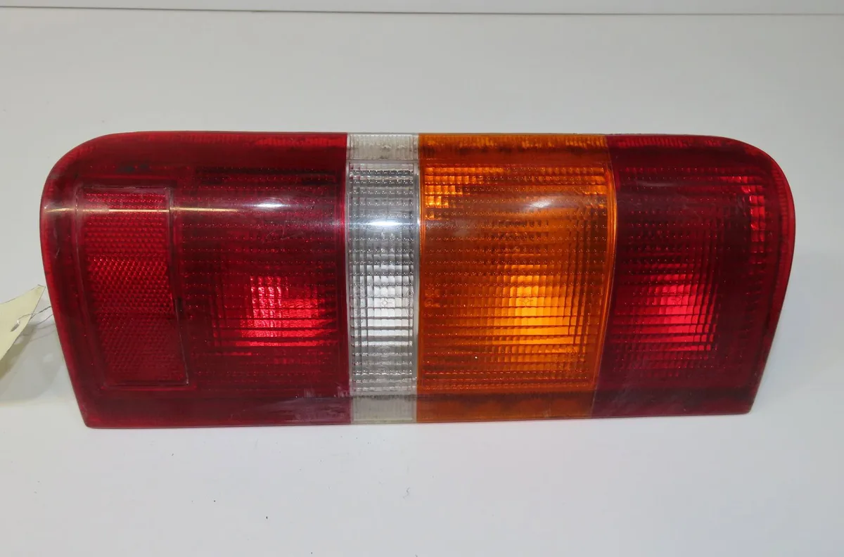 Feu arrière gauche Ford TRANSIT Camionnette (T_ _) 2.5 d (tal, tas, tgl, tws) (1988-1991) occasion