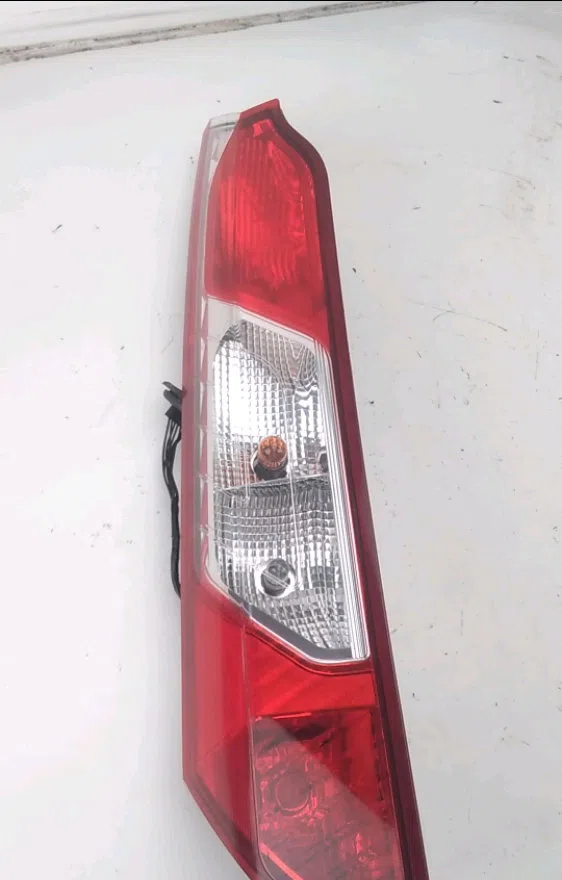 Feu arrière gauche Ford TRANSIT CONNECT V408 Camionnette-Monospace 1.5 tdci (2015) occasion