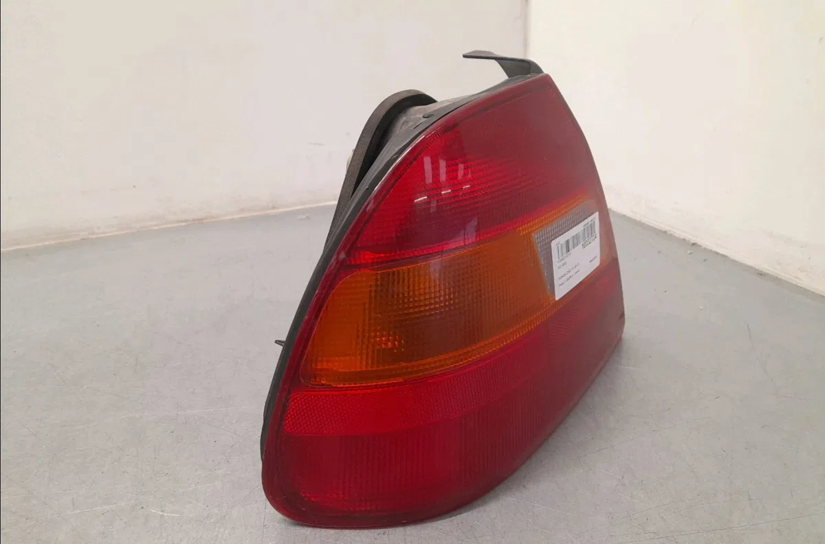 Feu arrière gauche HONDA CIVIC VI  1.6I LS occasion