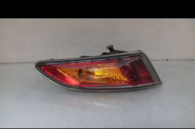 Feu arrière gauche Honda CIVIC VIII Hatchback (FN, FK) 1.4 (fk1) (2005) occasion