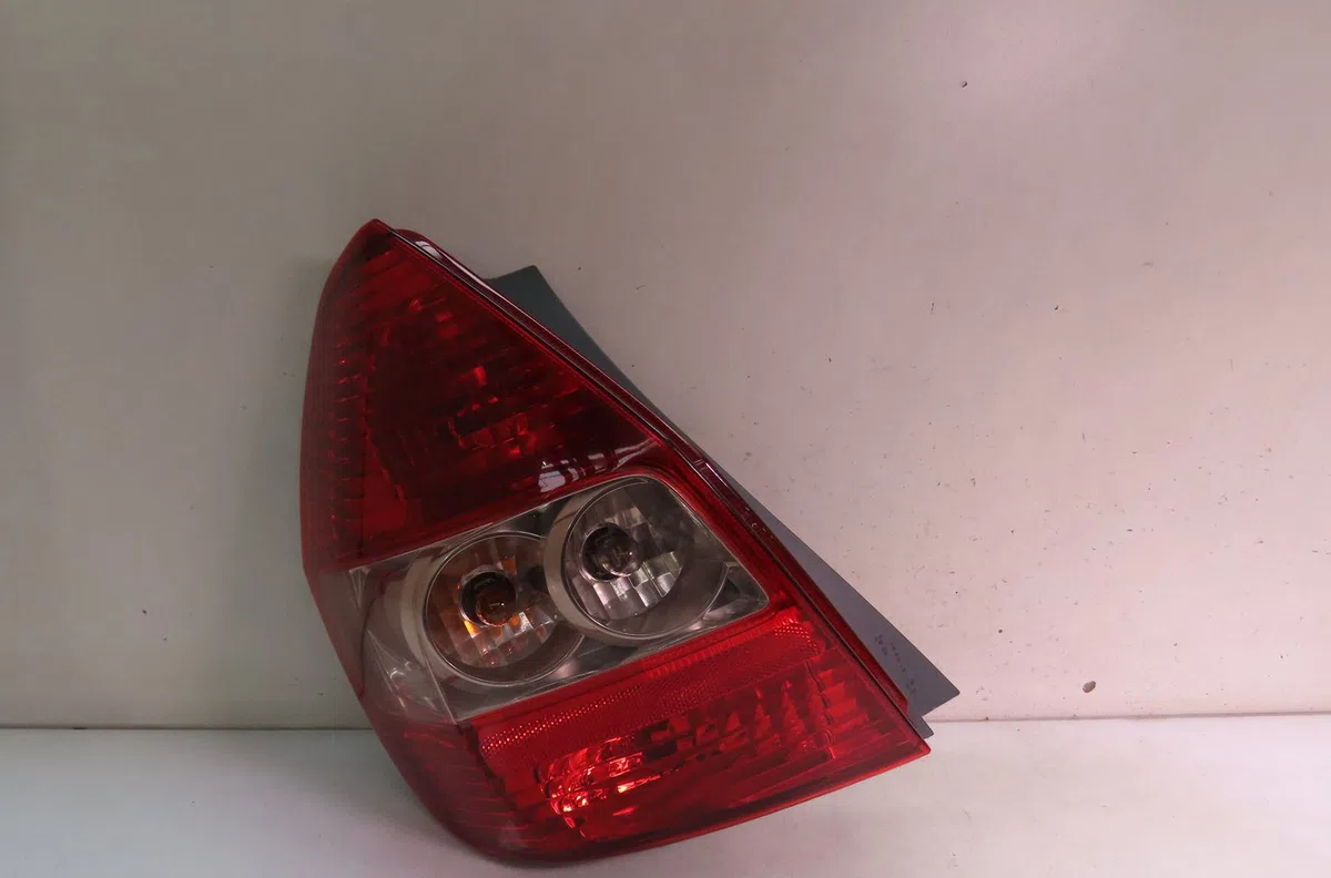 Feu arrière gauche Honda JAZZ II (GD_, GE3, GE2) 1.3 idsi (gd1) (2002-2008) occasion