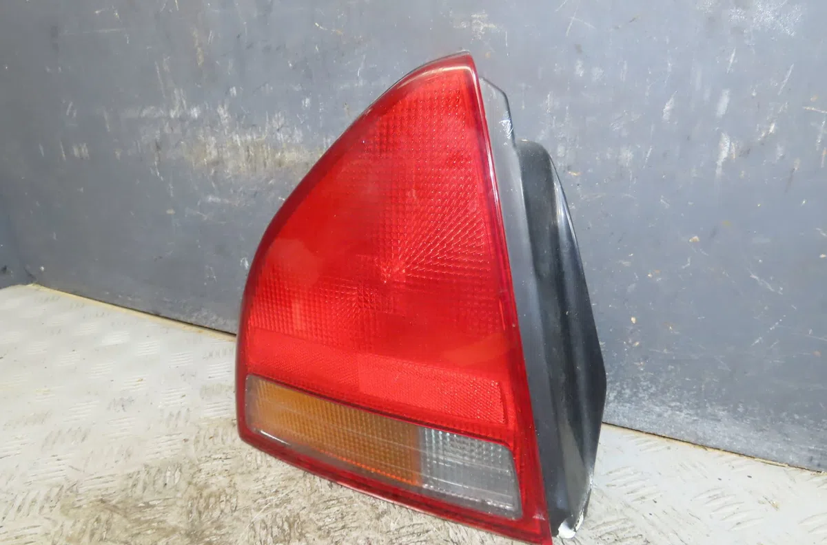 Feu arrière gauche Honda PRELUDE IV (BB_) 2.0 i 16v (bb3) (1992-1996) occasion