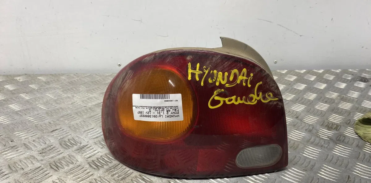 Feu arrière gauche HYUNDAI PONY 2 occasion