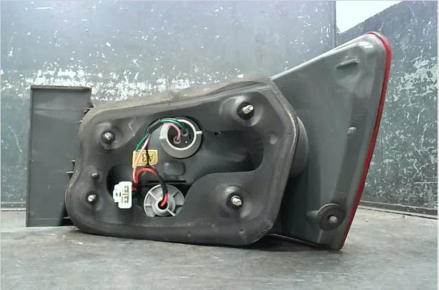 Feu arrière gauche Hyundai SONATA V (NF) 2.0 crdi (2006-2010) occasion