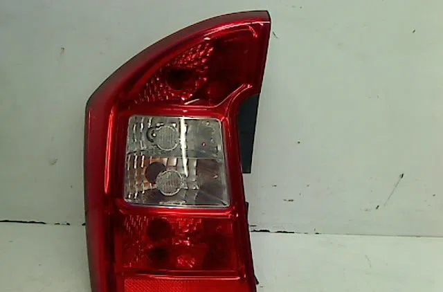 Feu arrière gauche Kia CARENS III Monospace (UN) 2.0 crdi 140 (2006) occasion
