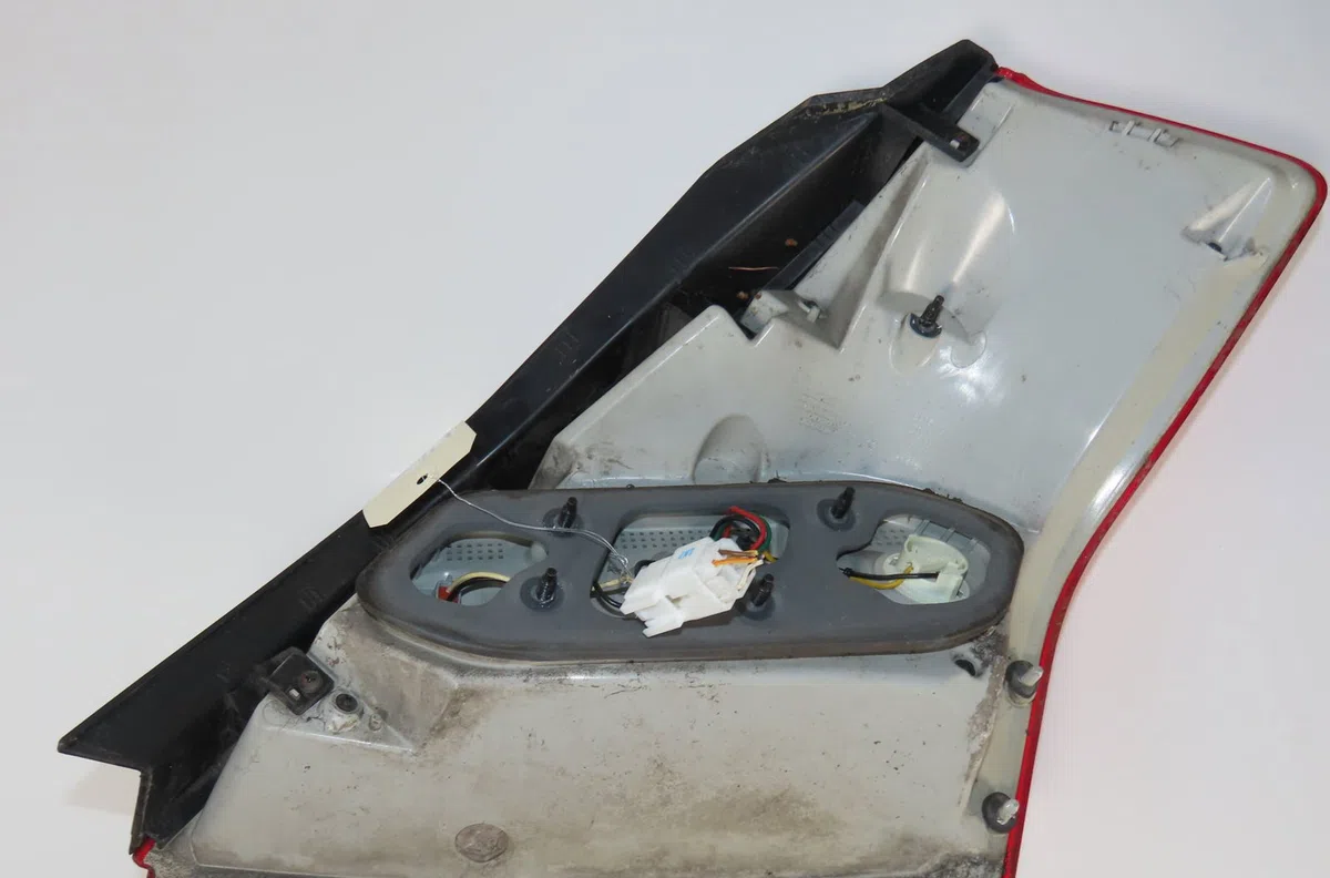 Feu arrière gauche Kia CEE'D 3-5 portes (ED) 1.6 crdi 90 (2006-2012) occasion