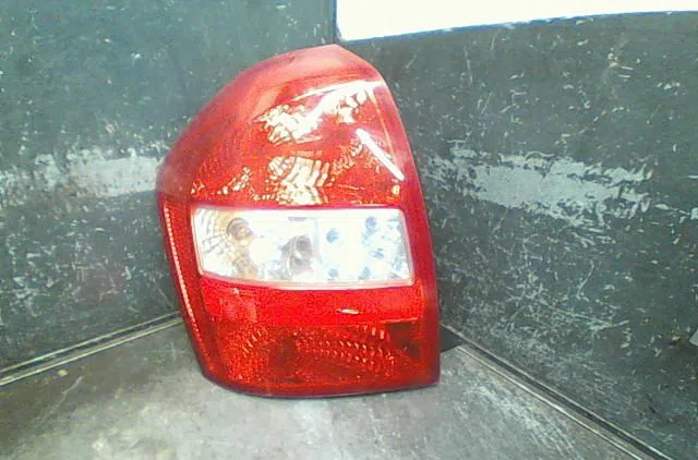 Feu arrière gauche Kia CERATO I 3-5 portes (LD) 2.0 crdi (2004-2006) occasion