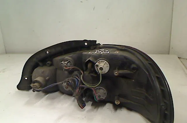 Feu arrière gauche Kia CLARUS (K9A) 1.8 i 16v (1996-2001) occasion