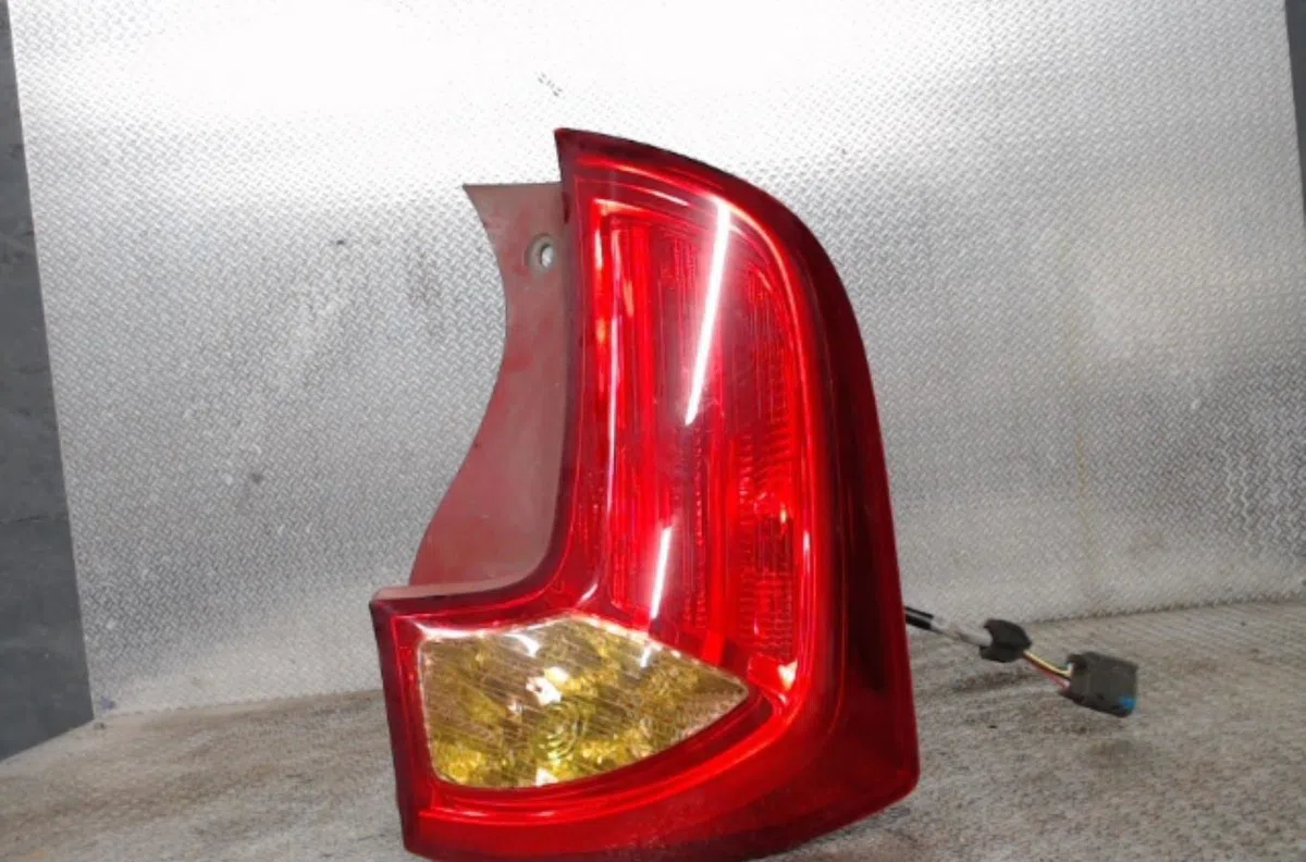 Feu arrière gauche KIA PICANTO 2  0 occasion