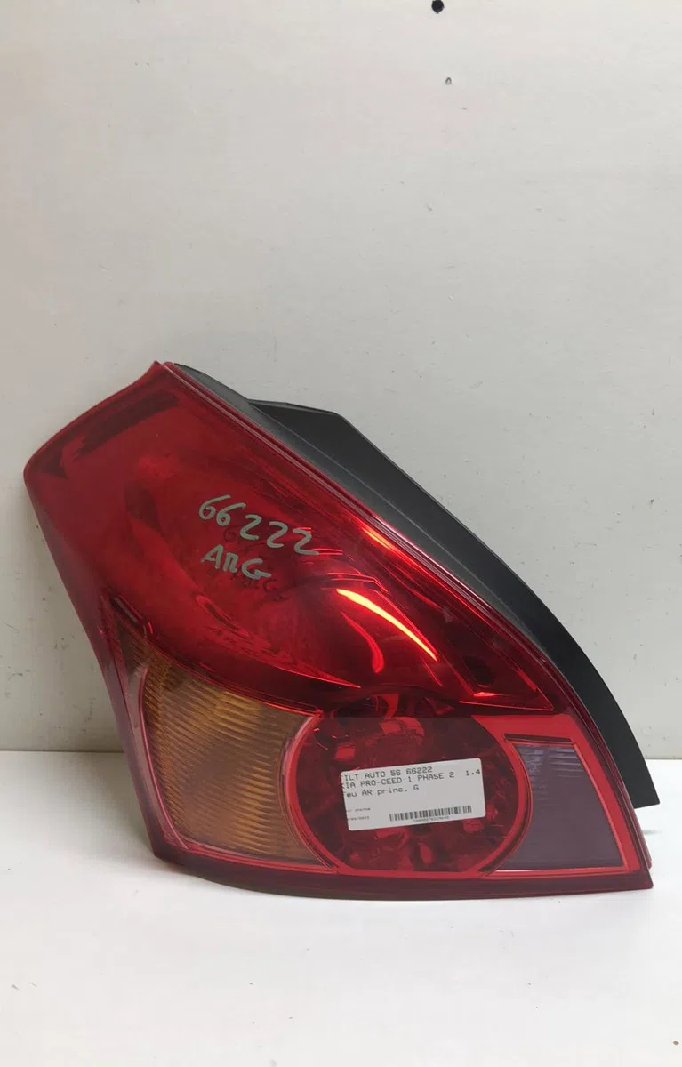 Feu arrière gauche Kia PRO CEE'D (ED) 1.4 cvvt (2010-2012) occasion