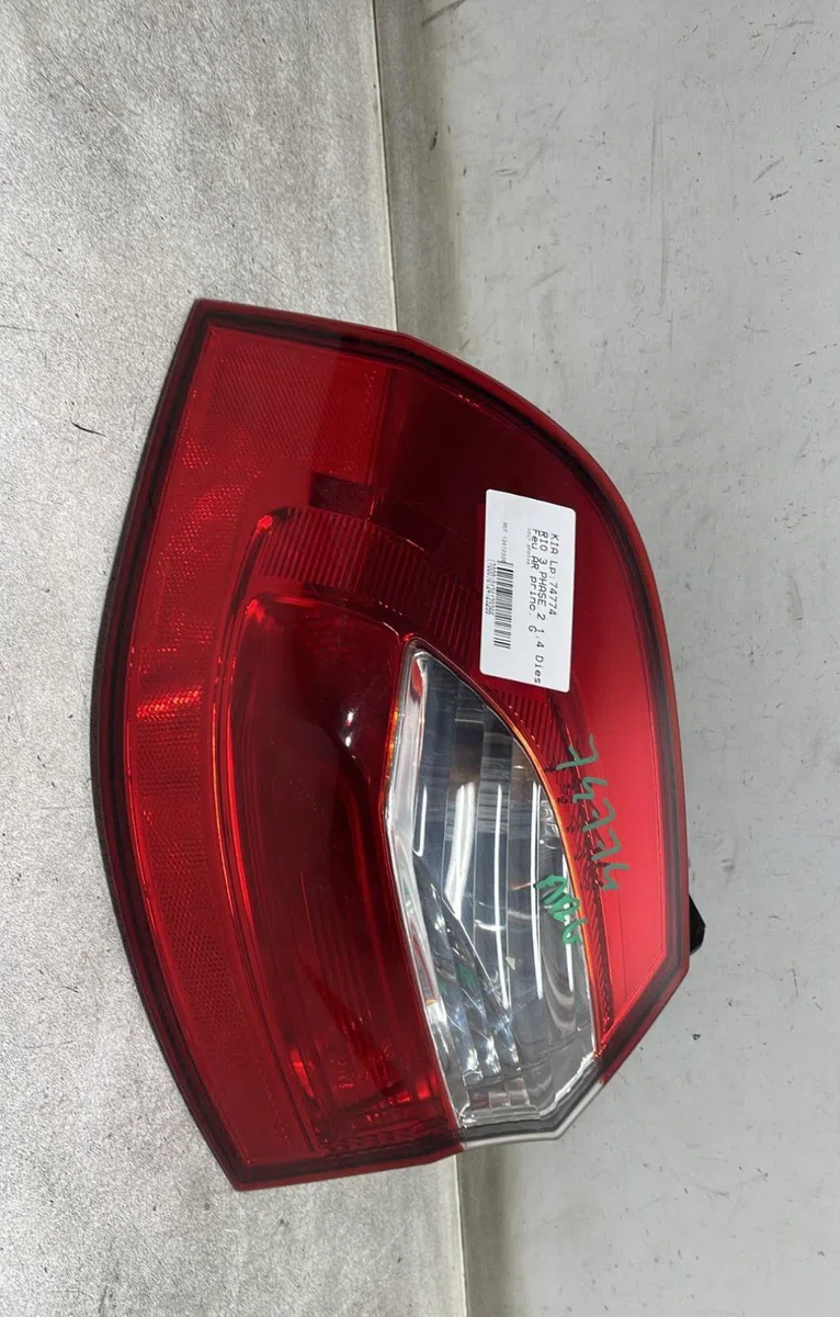 Feu arrière gauche Kia RIO III (UB) 1.4 crdi (2011-2017) occasion