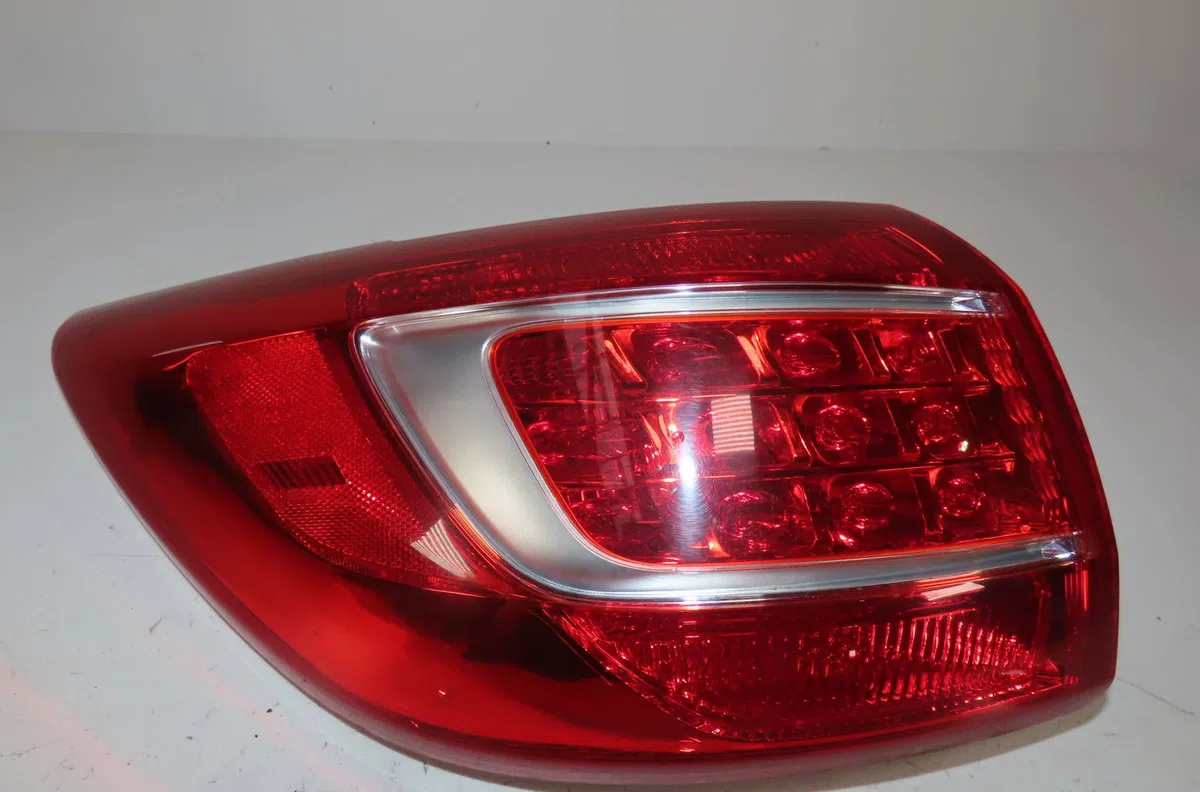 Feu arrière gauche Kia SPORTAGE III (SL) 1.7 crdi (2010) occasion