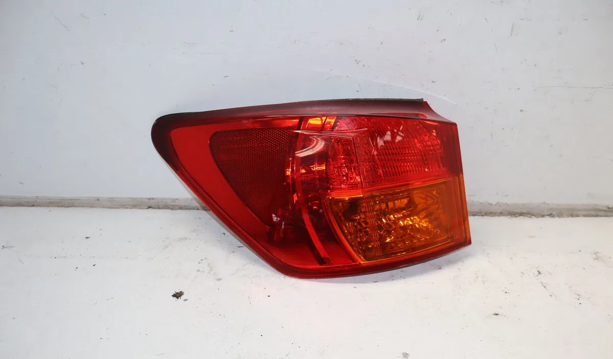 Feu arrière gauche Lexus IS II (_E2_) 220d (ale20) (2005-2012) occasion