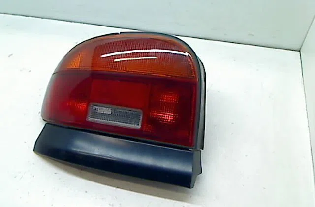 Feu arrière gauche MAZDA 121 II 1995 occasion