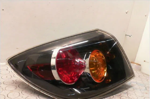 Feu arrière gauche Mazda 3 (BK) 1.6 di turbo (2004-2009) occasion