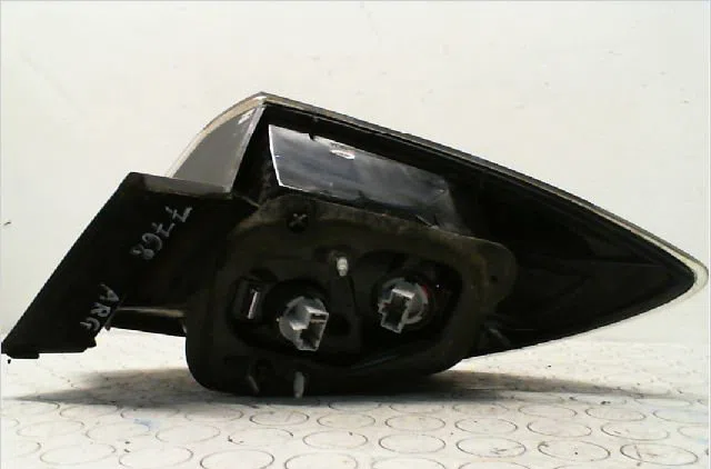 Feu arrière gauche Mazda 3 (BK) 1.6 di turbo (2004-2009) occasion