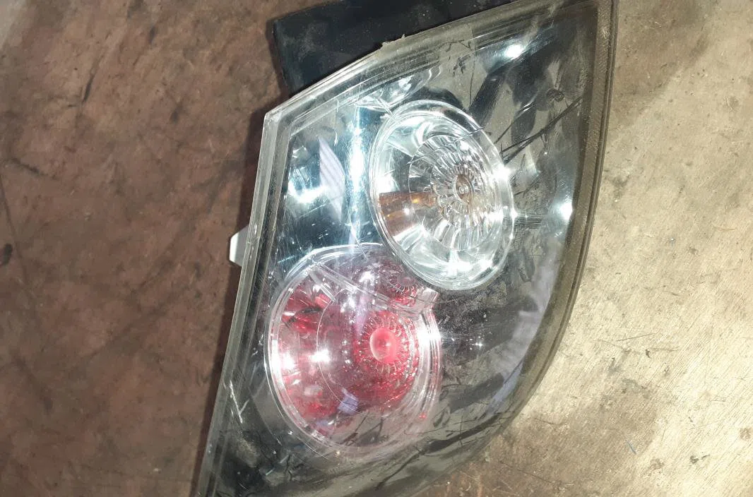 Feu arrière gauche Mazda 3 (BK) 1.6 di turbo (2004-2009) occasion
